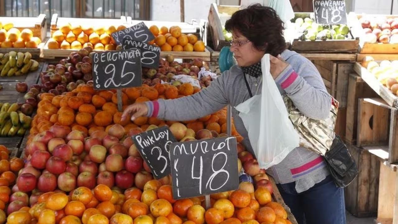 Inflación de Uruguay cerró 2023 dentro de la meta del gobierno, aunque