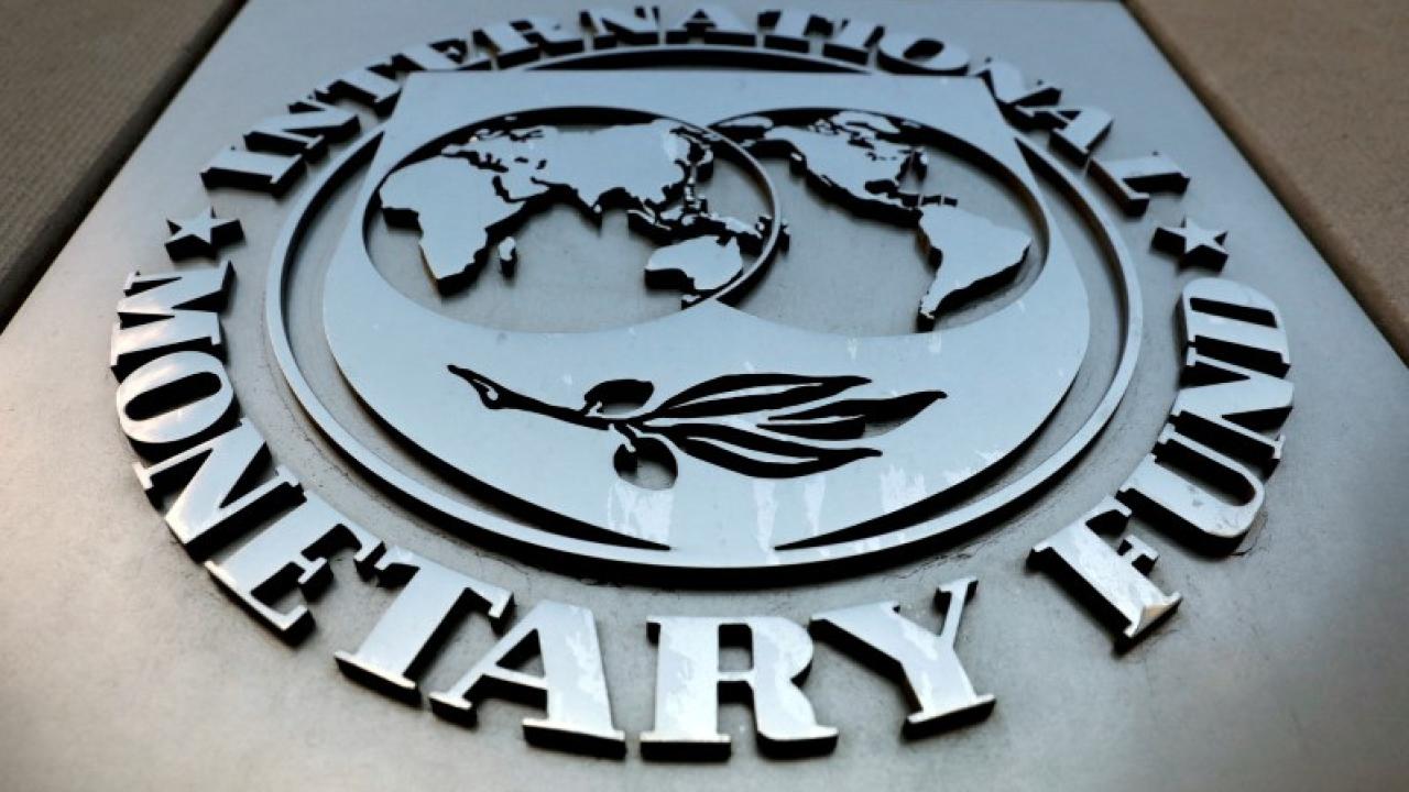 El logo del Fondo Monetario Internacional (FMI) en Washington, Estados Unidos.