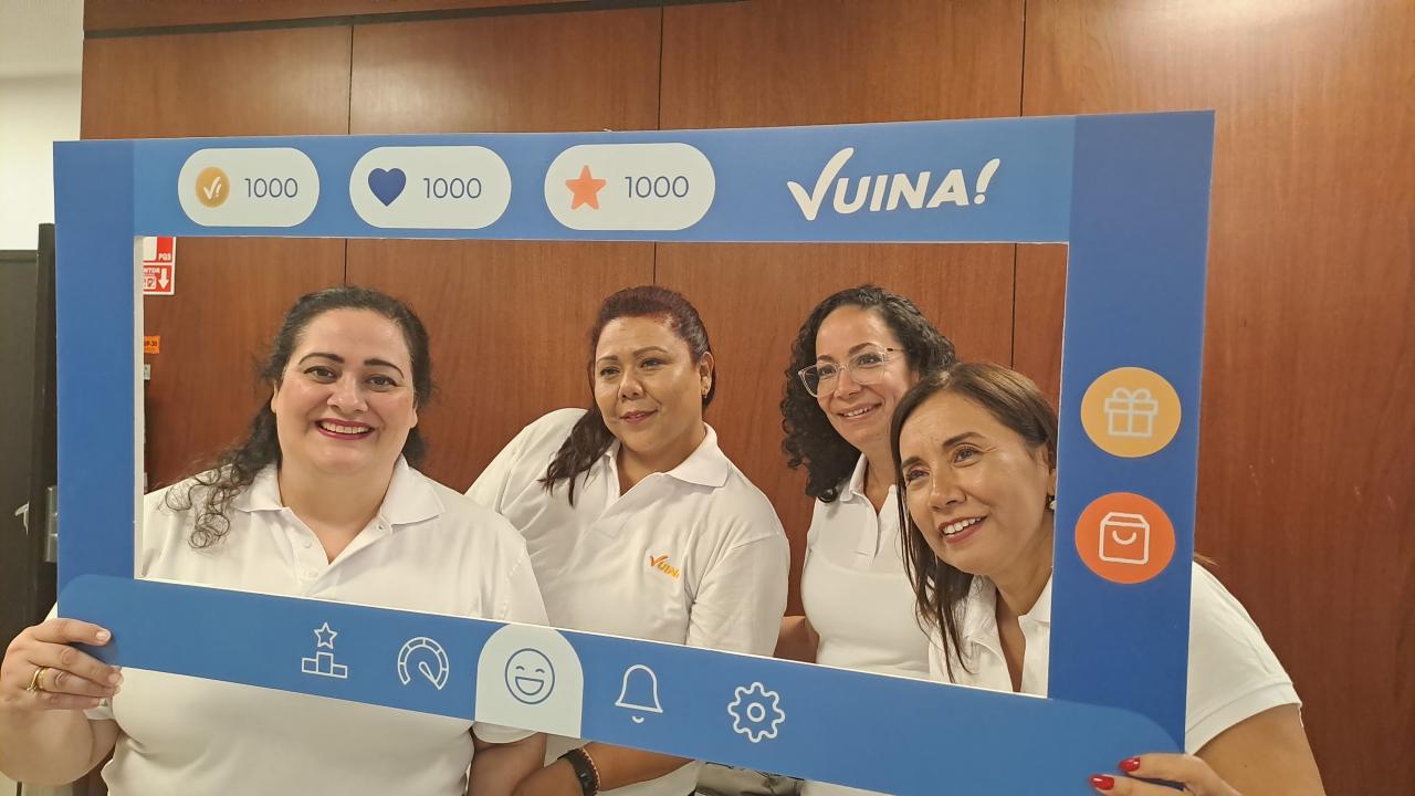 Fundadoras de la startup Vuina! durante el anuncio de lanzamiento. Foto: Romina Bello.