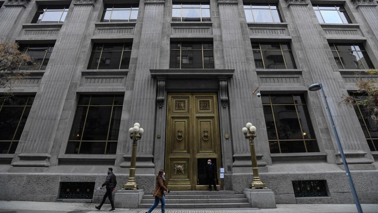 Banco Central De Chile Acordó Reducir La Tasa De Interés De Política Monetaria En 100 Puntos 0826