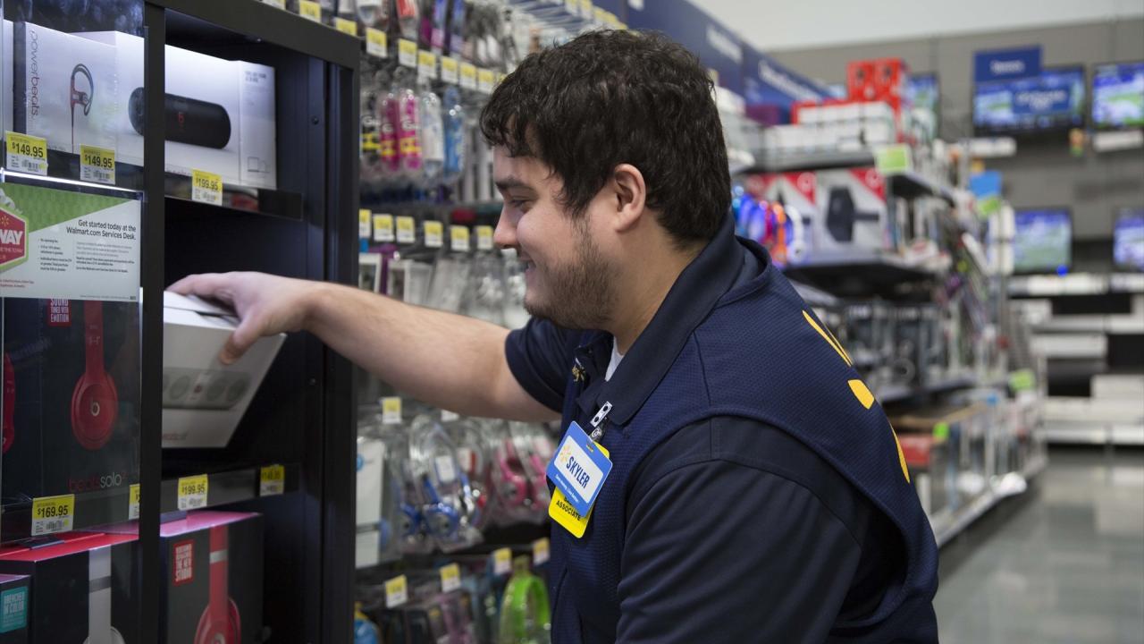 Un trabajador de Walmart. Europa Press