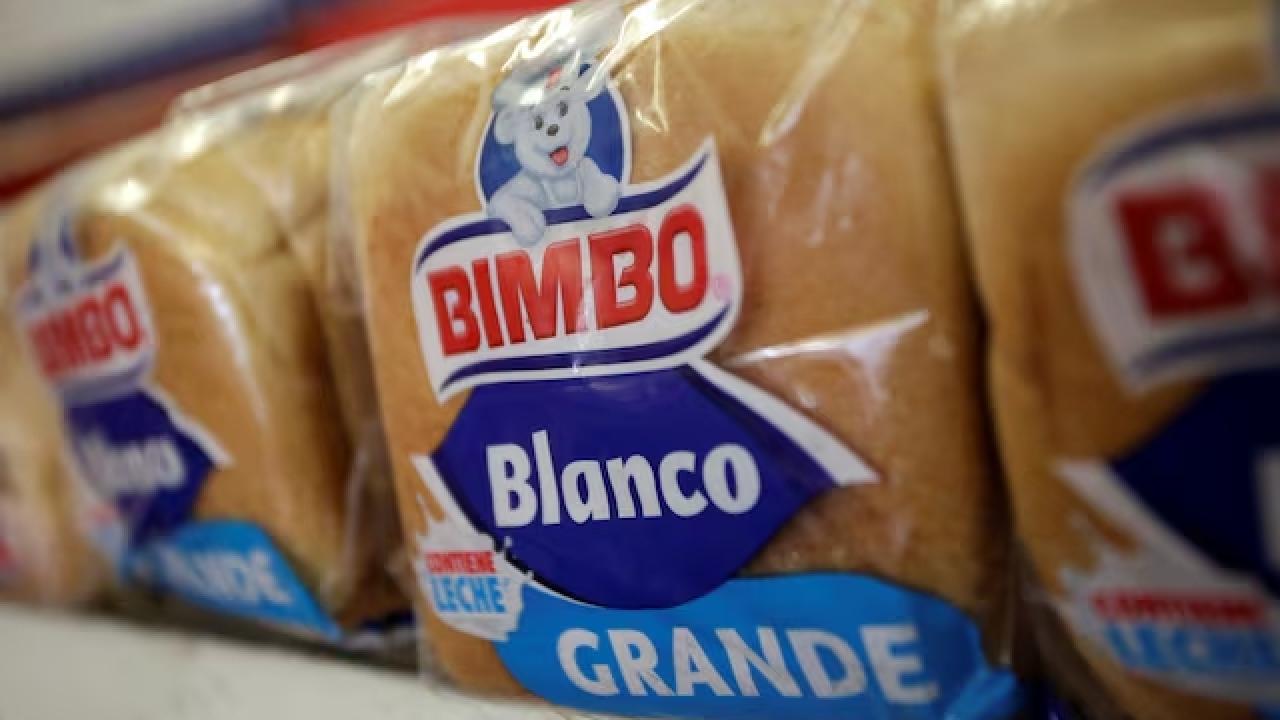 Loaves of bread of Mexican breadmaker Grupo Bimbo are pictured at a convenience store in Monterrey, Mexico, August 6, 2018. REUTERS/Daniel Becerril/File Photo Purchase Licensing Rights