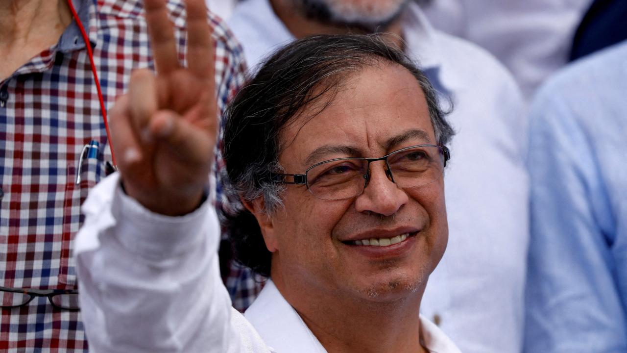 Gustavo Petro Sanciona Ley De Reforma Tributaria Que Enfatiza En ...