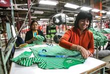 Mujeres trabajando. Foto: El Peruano. 