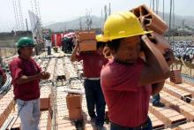 Trabajador al aire libre. Foto: Andina. 